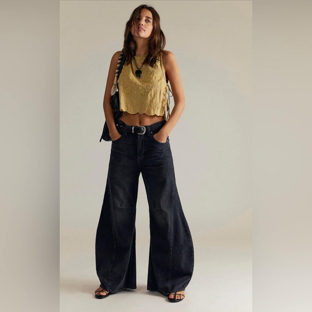 FREE PEOPLE We The Free Eden Slouchy Flare Jeans Sz 26
Style No 93579019
Black